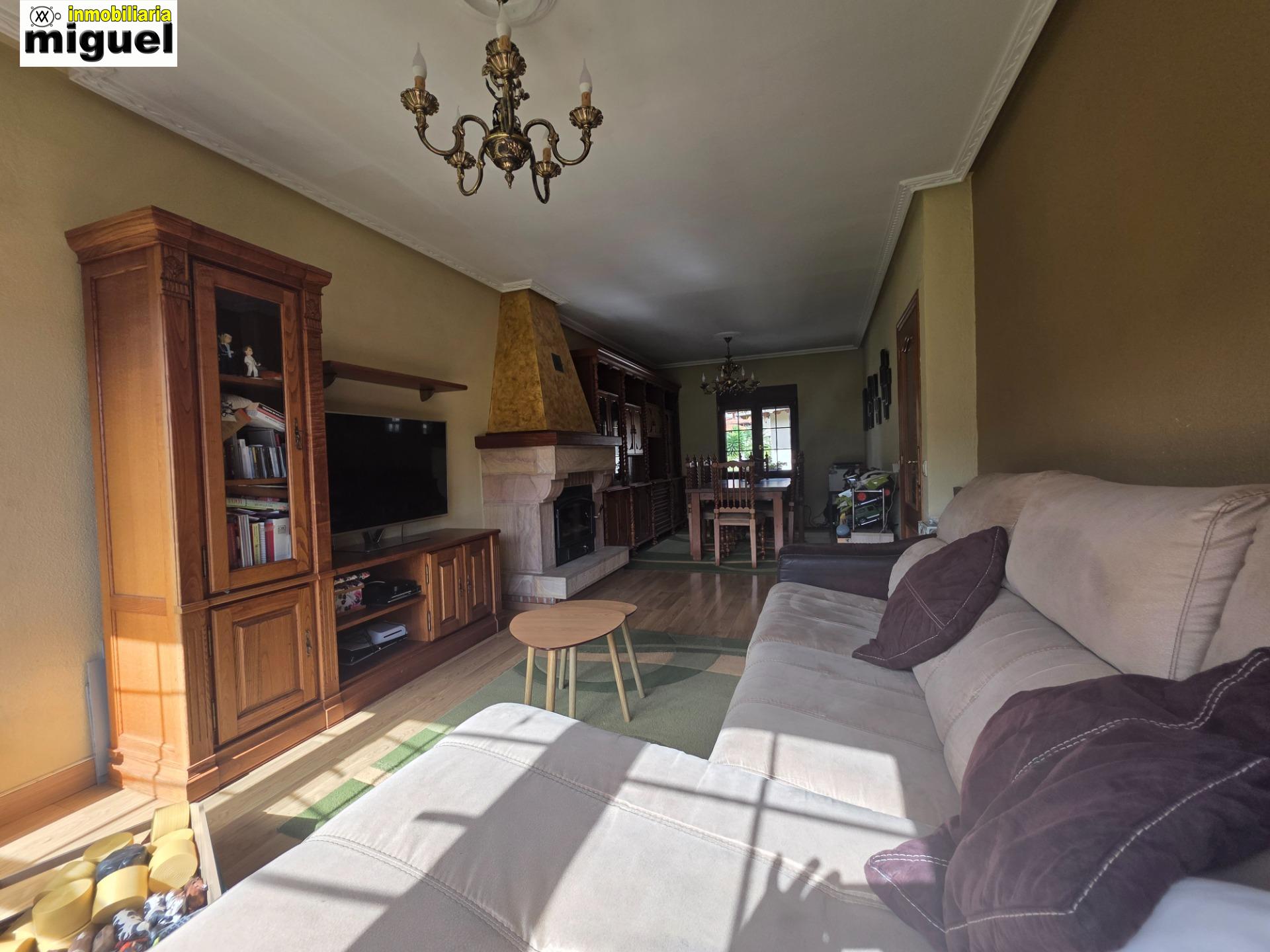 Se vende casa con terreno en Siejo, Peñamellera Baja (V2619)
