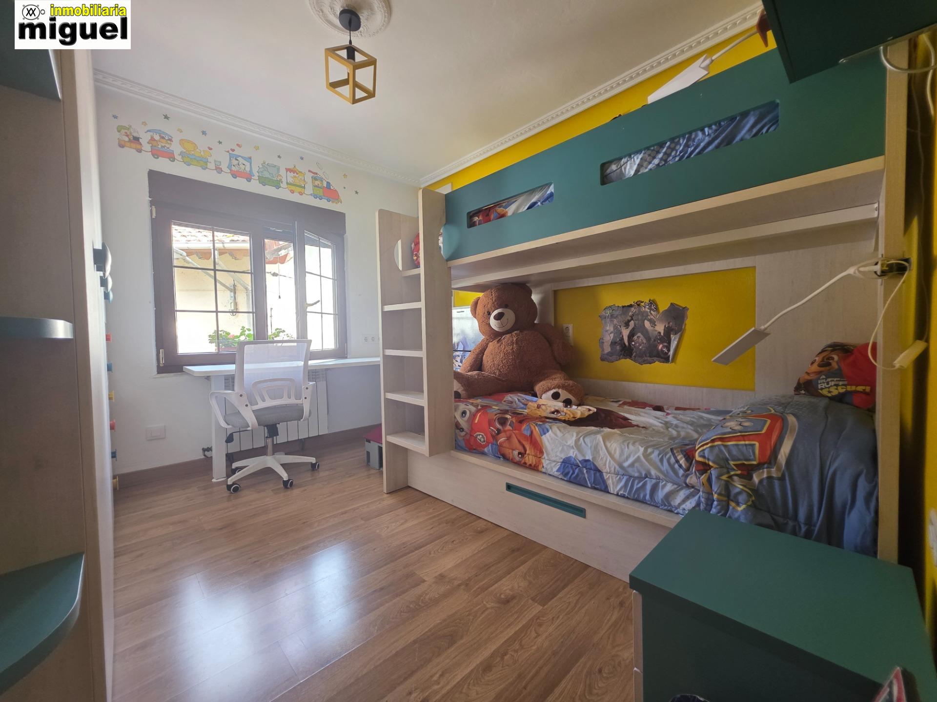 Se vende casa con terreno en Siejo, Peñamellera Baja (V2619)