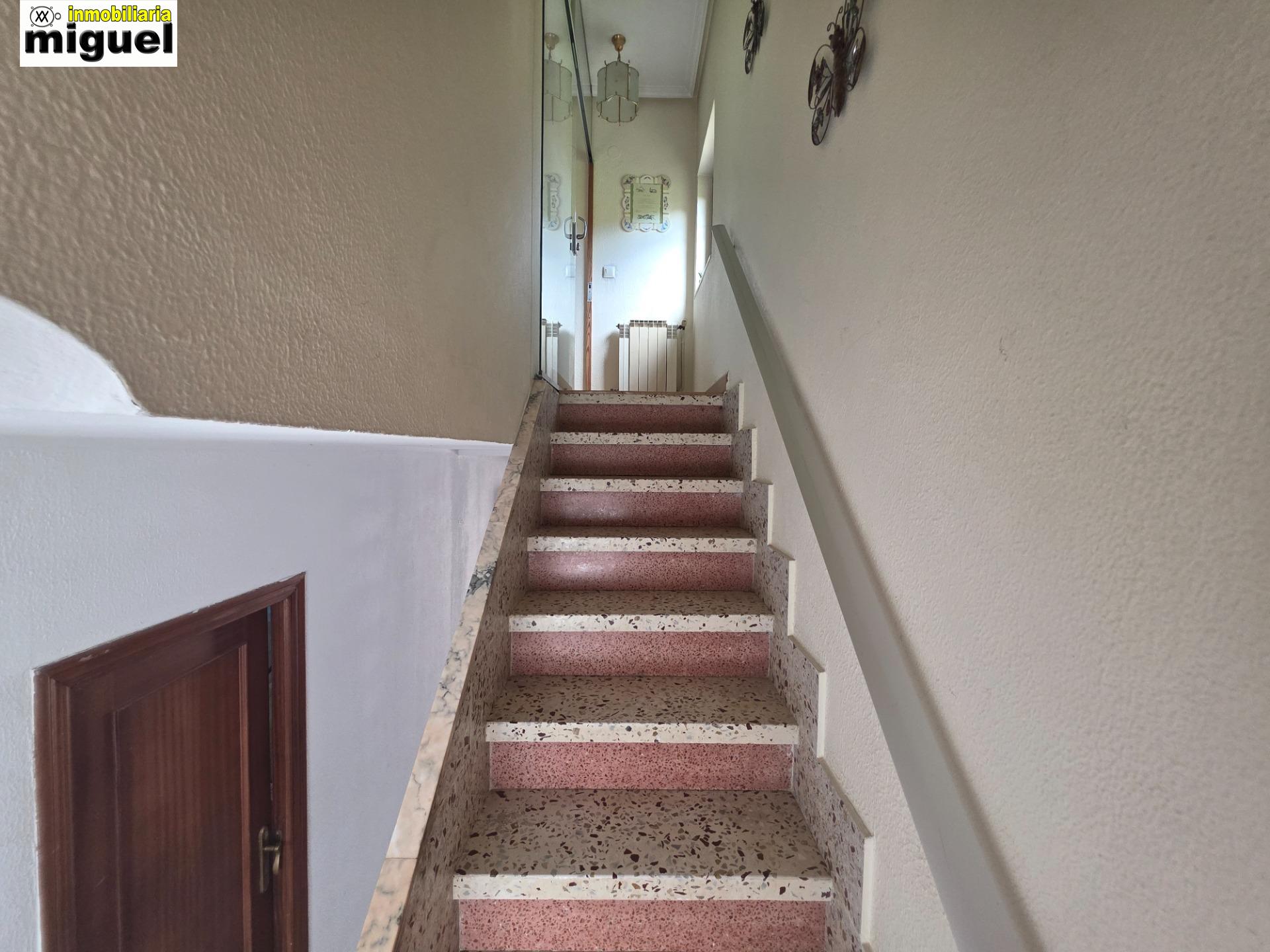 Se vende casa con terreno en Siejo, Peñamellera Baja (V2619)