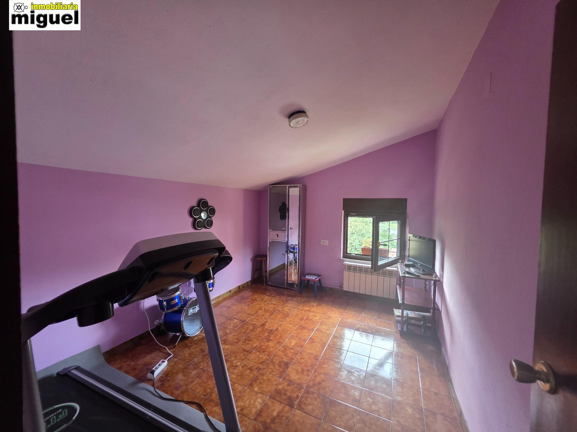 Se vende casa con terreno en Siejo, Peñamellera Baja (V2619)