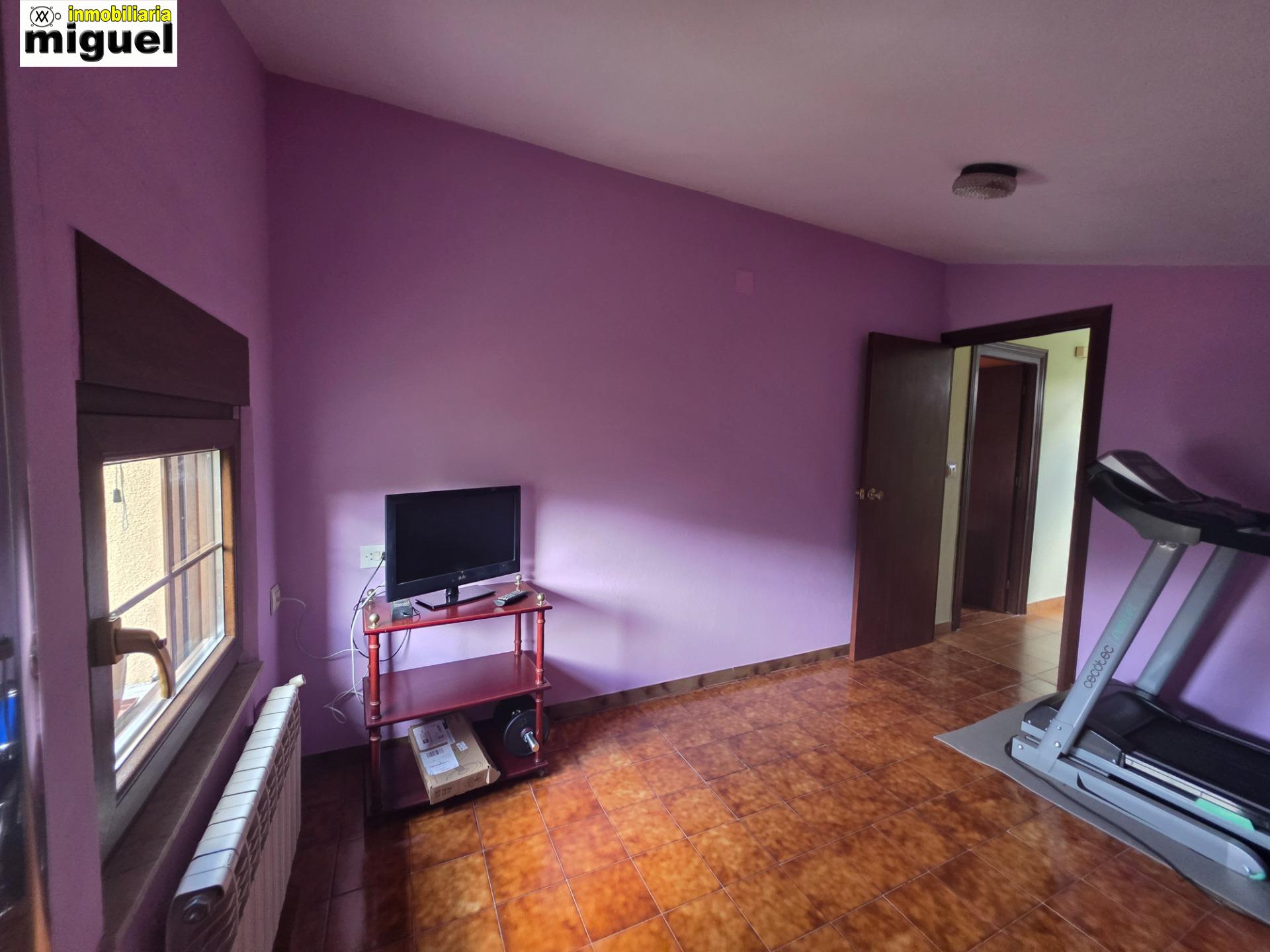 Se vende casa con terreno en Siejo, Peñamellera Baja (V2619)