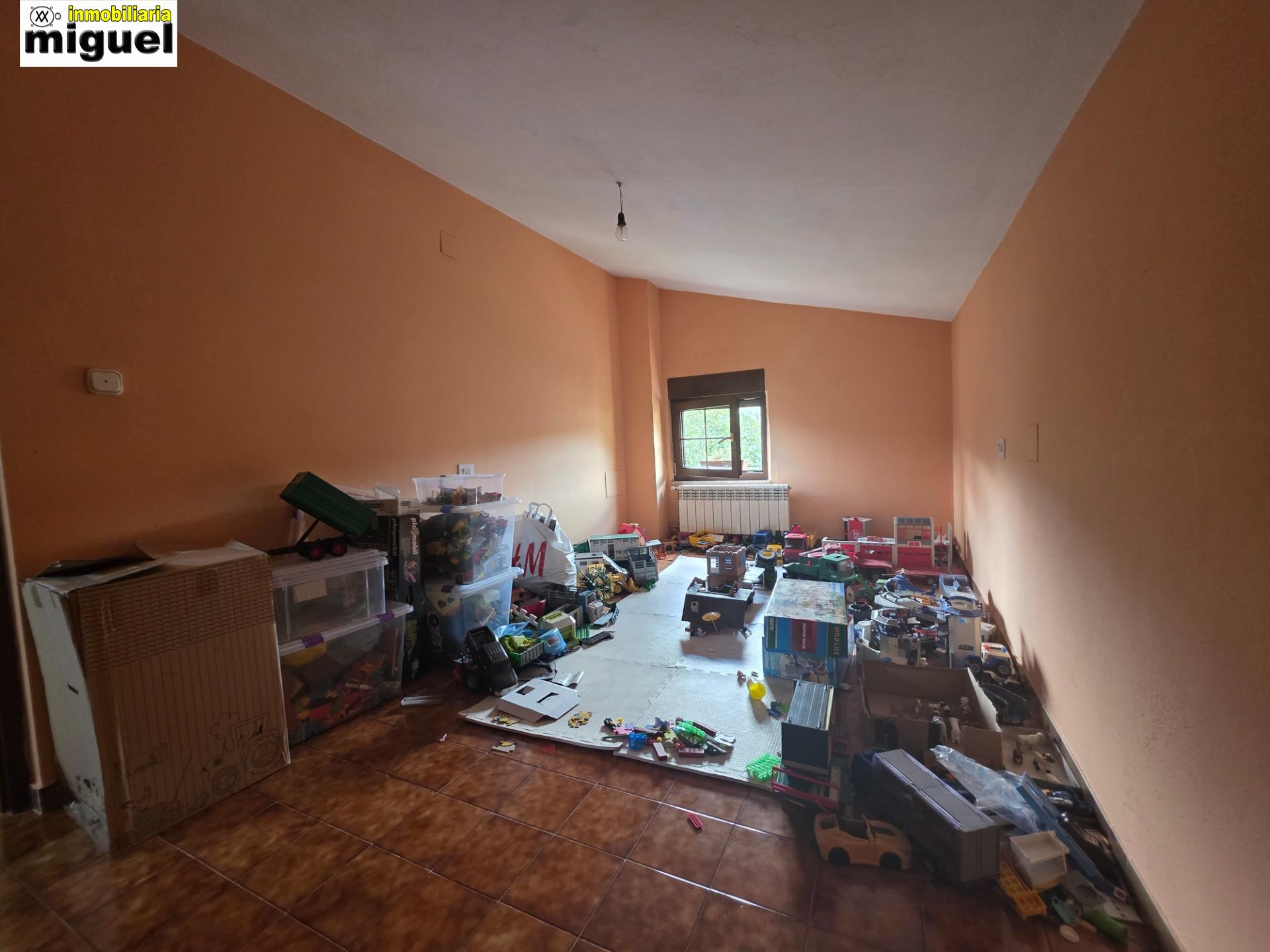 Se vende casa con terreno en Siejo, Peñamellera Baja (V2619)