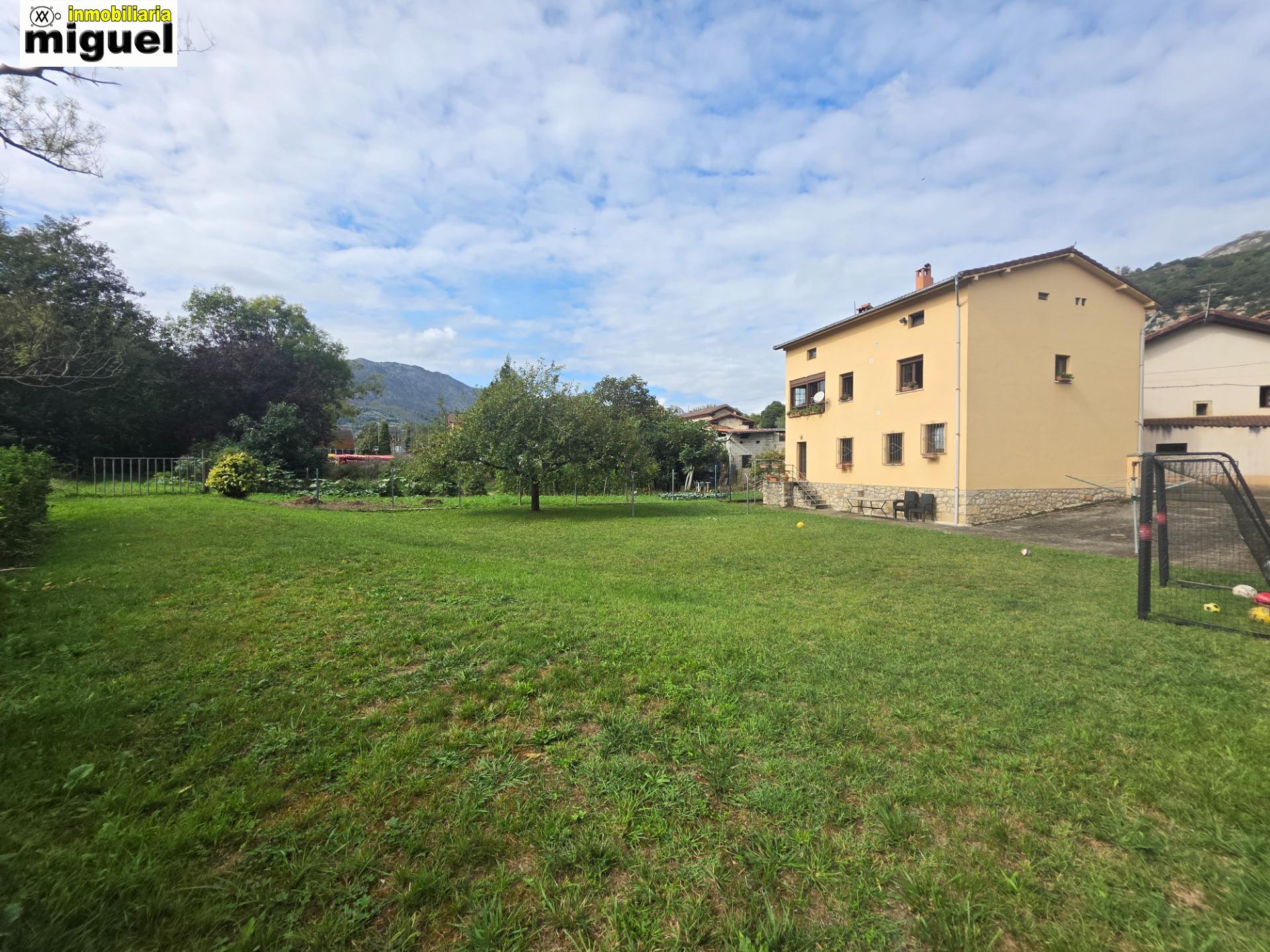 Se vende casa con terreno en Siejo, Peñamellera Baja (V2619)