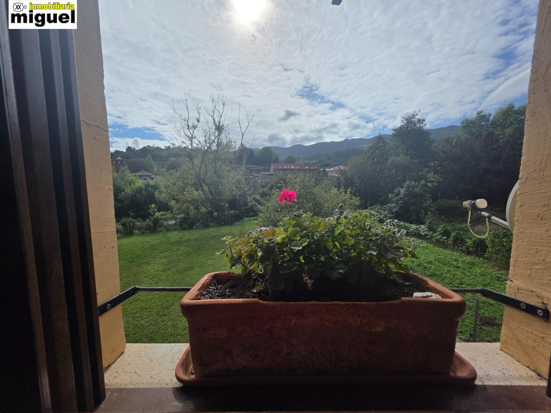 Se vende casa con terreno en Siejo, Peñamellera Baja (V2619)