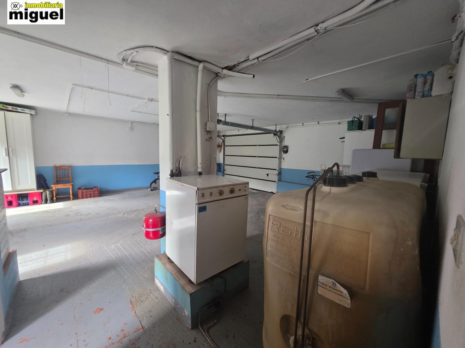 Se vende casa con terreno en Siejo, Peñamellera Baja (V2619)