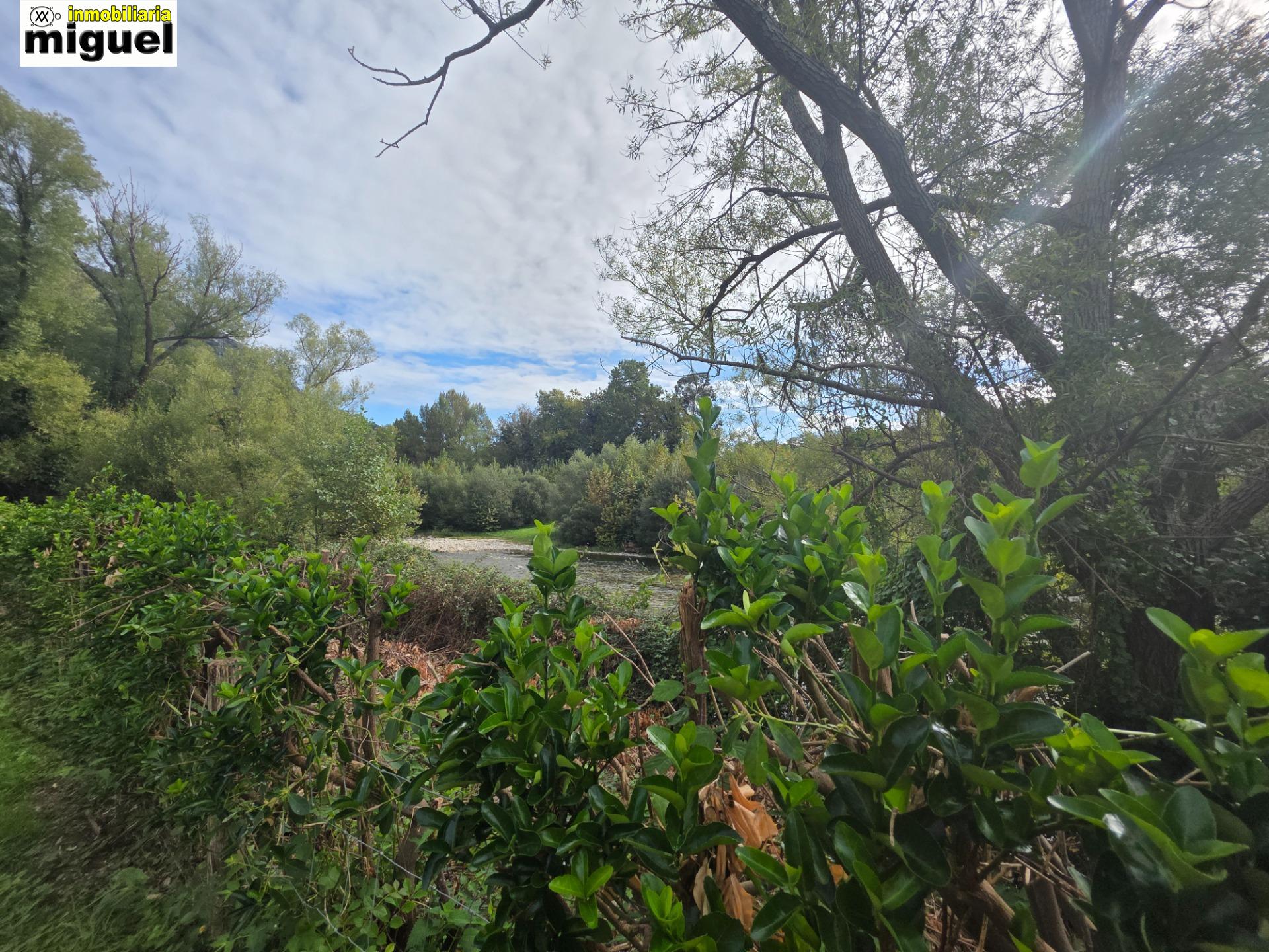 Se vende casa con terreno en Siejo, Peñamellera Baja (V2619)