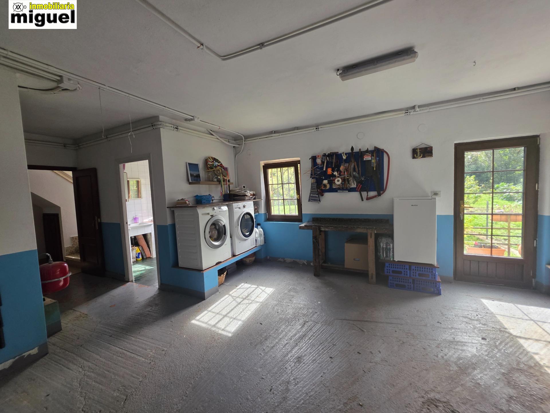 Se vende casa con terreno en Siejo, Peñamellera Baja (V2619)