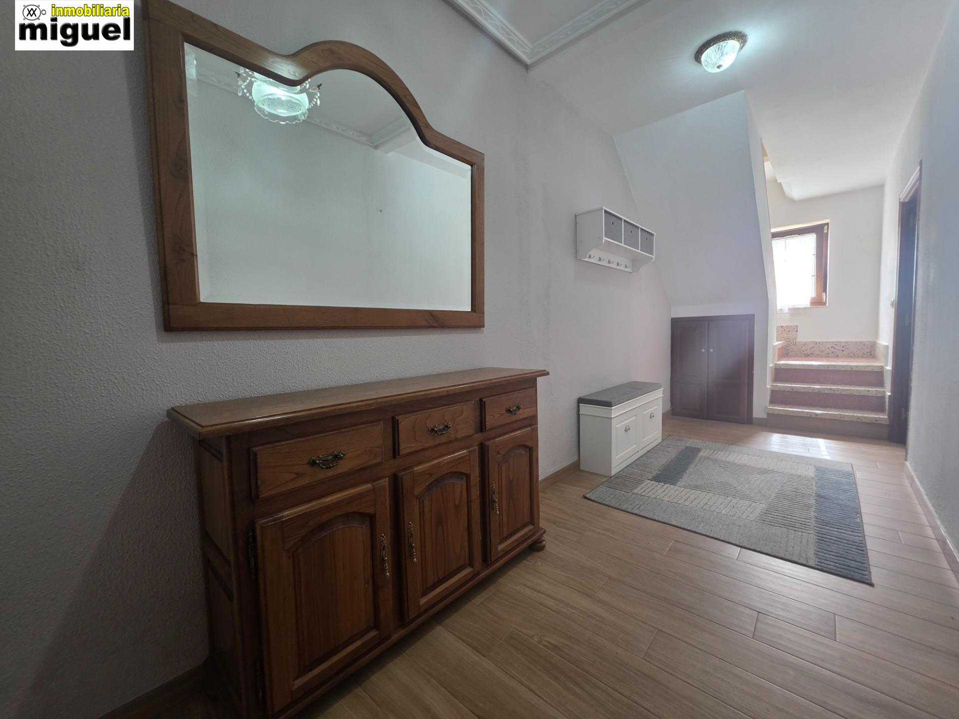 Se vende casa con terreno en Siejo, Peñamellera Baja (V2619)