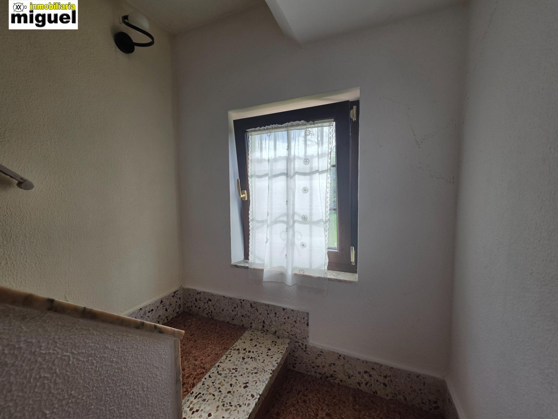 Se vende casa con terreno en Siejo, Peñamellera Baja (V2619)